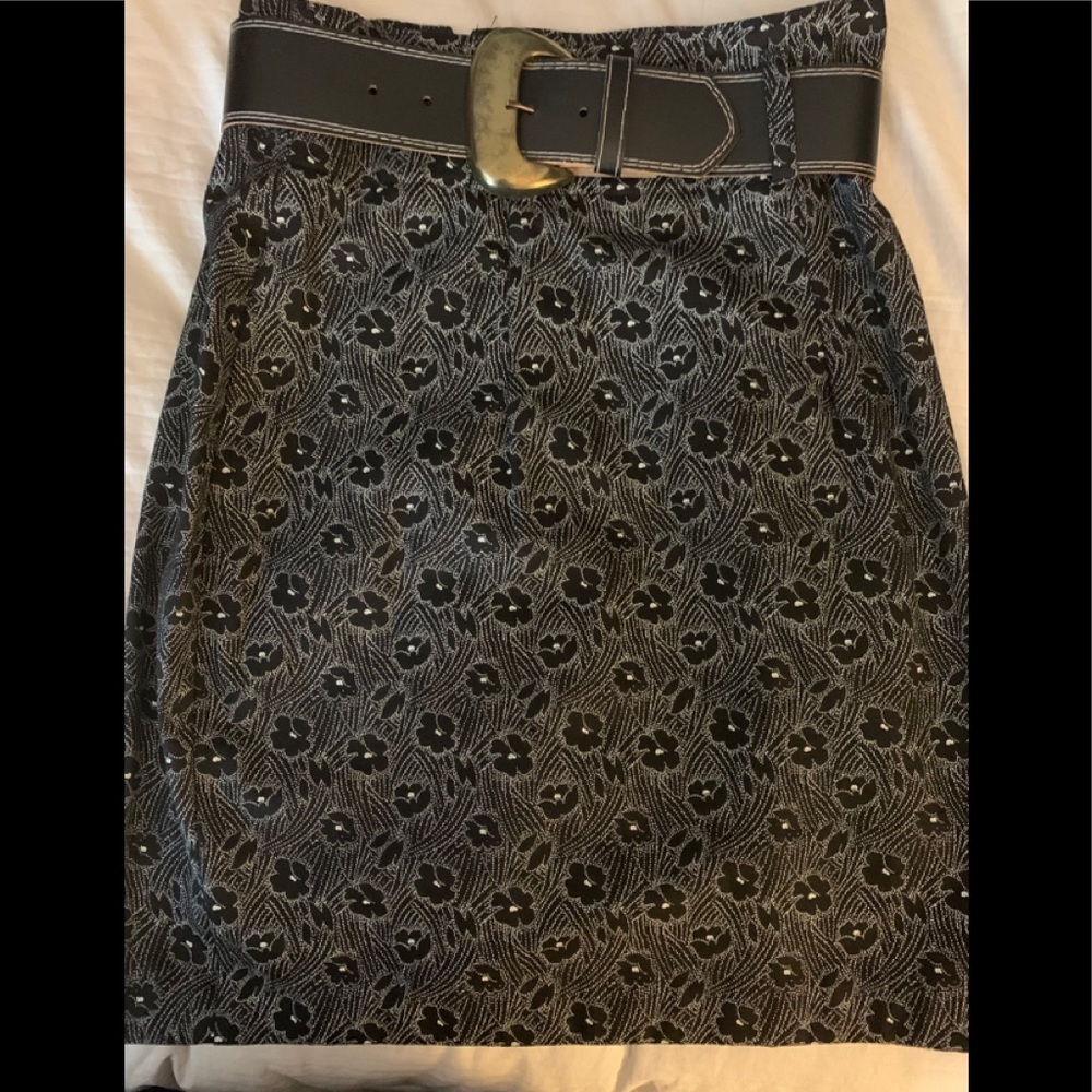 🎯Amy Byer Mini skirt with belt